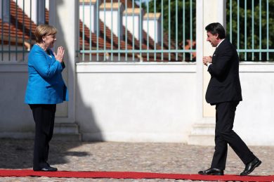 Conte e la partita a perdere degli aiuti dall’Europa