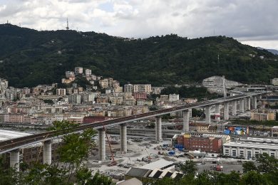 Ponte Morandi, le promesse dei politici contro Autostrade per l’Italia