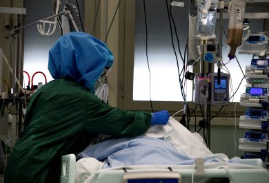 Il medico di famiglia muore di Covid? Non è un «infortunio sul lavoro»