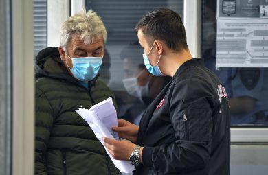 Problemi di udito e Coronavirus: comunicare “oltre” la mascherina