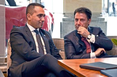 Il Pd sventola lo spauracchio del voto disgiunto: il M5s sceglie di non scegliere