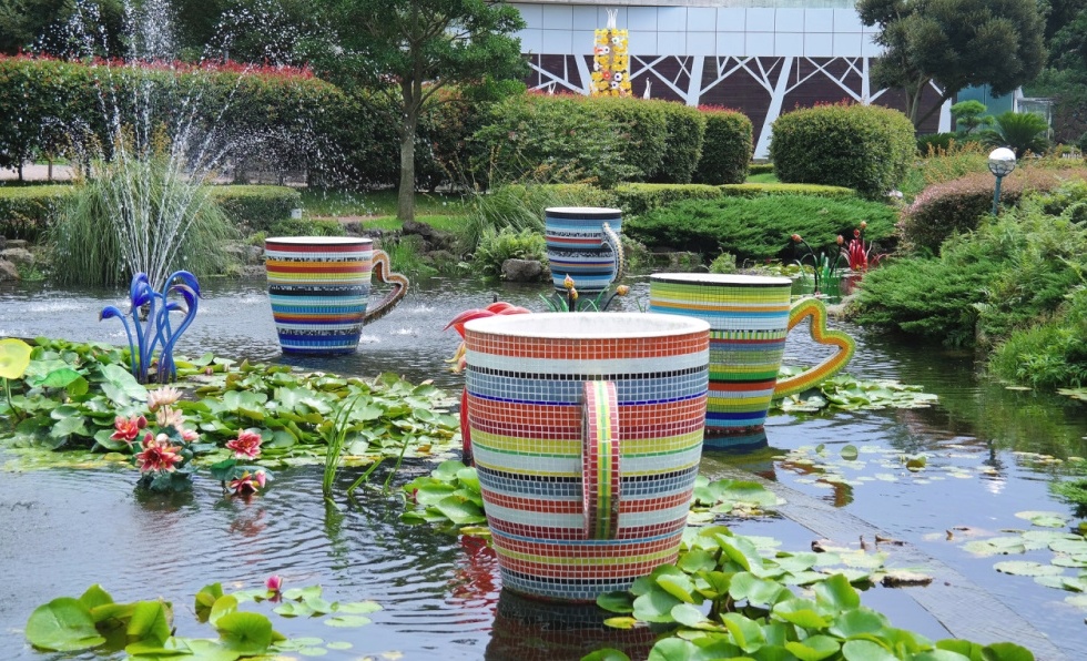 Alla scoperta dei luoghi più strani al mondo Alla scoperta dei luoghi più strani al mondo