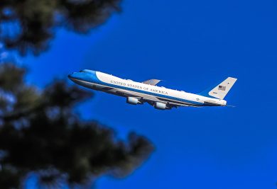 Drone sfiora l’Air Force One con a bordo Donald Trump​