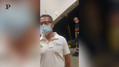 Daniela Martani si rifiuta di mettere la mascherina sul traghetto