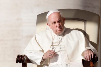 Tutti i guai di papa Francesco