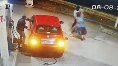 Bitonto, aggredite tre ragazze alla stazione di servizio