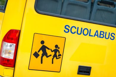 Crisanti: «Le norme sugli scuolabus prive di evidenze scientifiche»