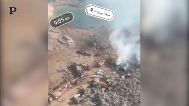 Quello che rimane del porto di Beirut, le riprese da un elicottero