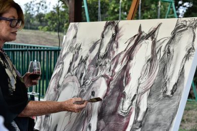 Elisabetta Rogai l’artista che crea con il vino capolavori d’arte