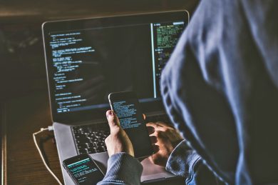 L’hacker arriva via mail