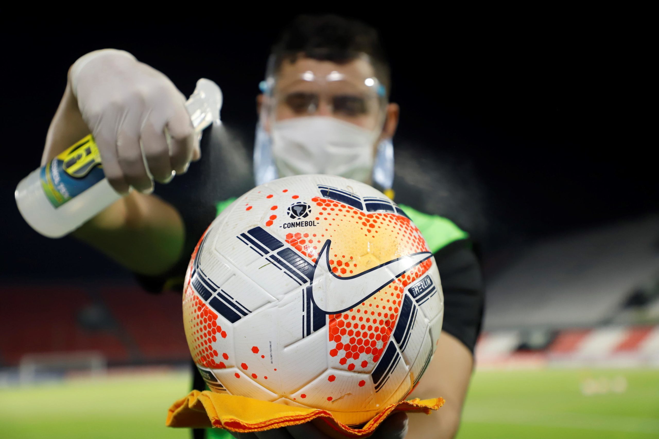 Calcio e Covid: 10 cose imparate dalla vicenda del Genoa Calcio e Covid: 10 cose imparate dalla vicenda del Genoa