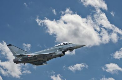 Gli svizzeri dicono si per nuovi caccia e missili