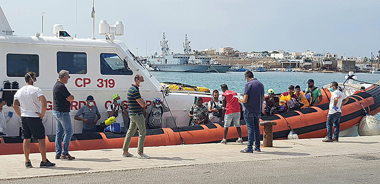 L’Europa tratta i migranti come pacchi da rimborsare L’Europa tratta i migranti come pacchi da rimborsare