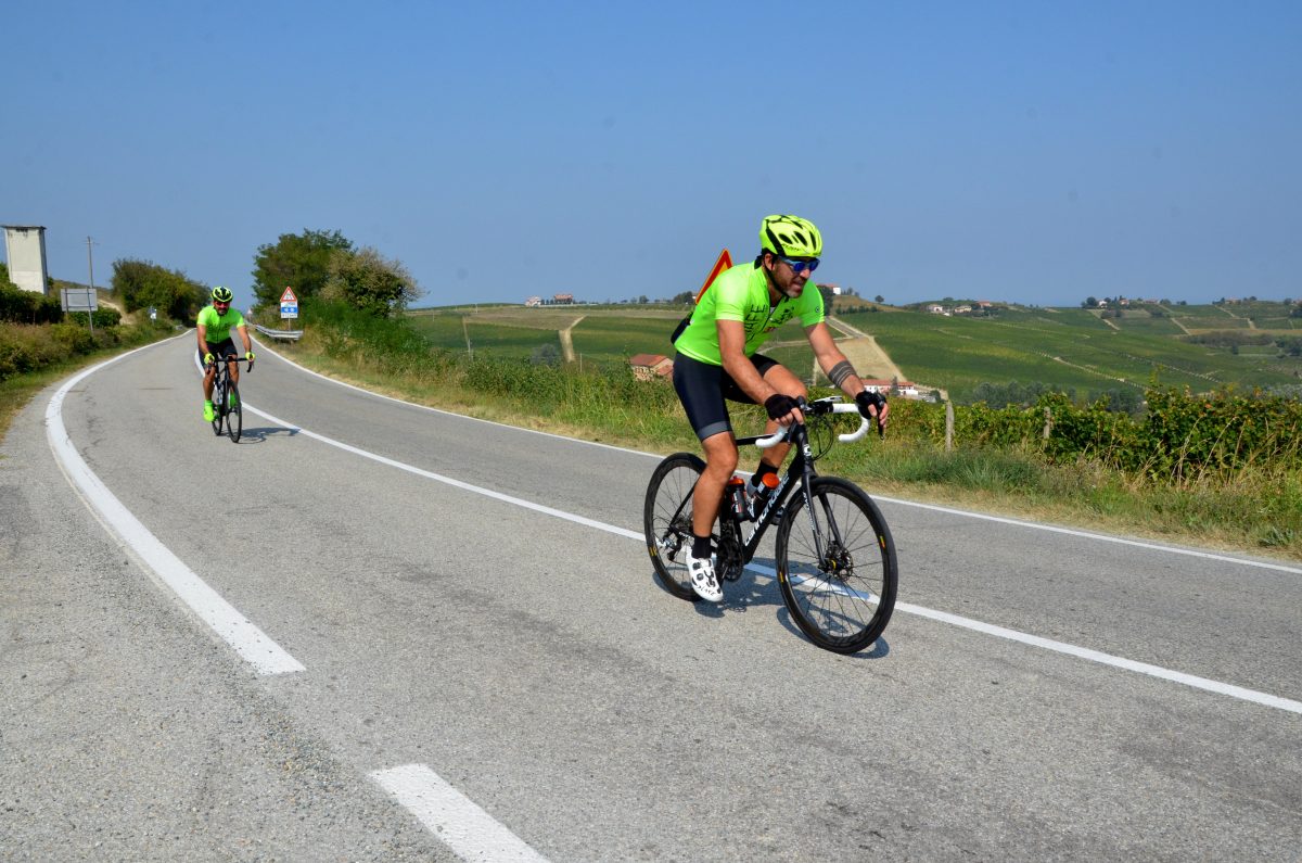 Galleria foto 'Un’impresa sui pedali per sostenere la sigaretta elettronica' - foto 46