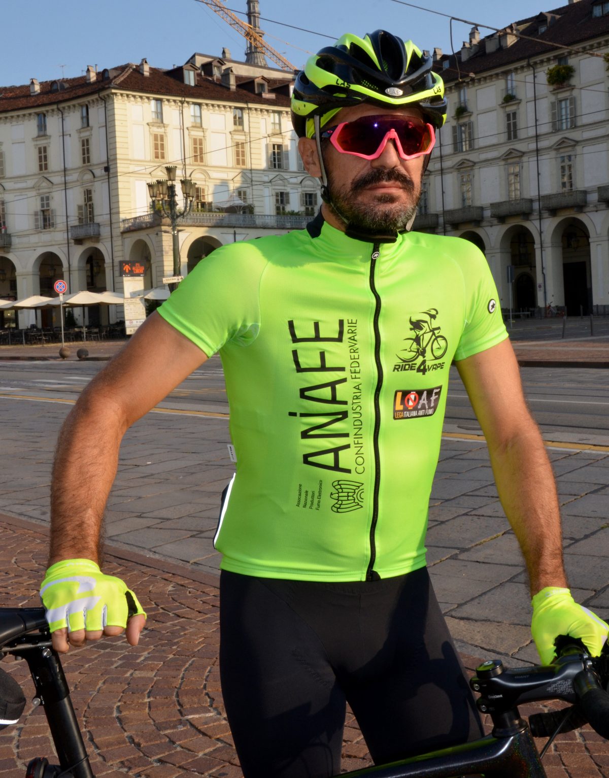 Galleria foto 'Un’impresa sui pedali per sostenere la sigaretta elettronica' - foto 27