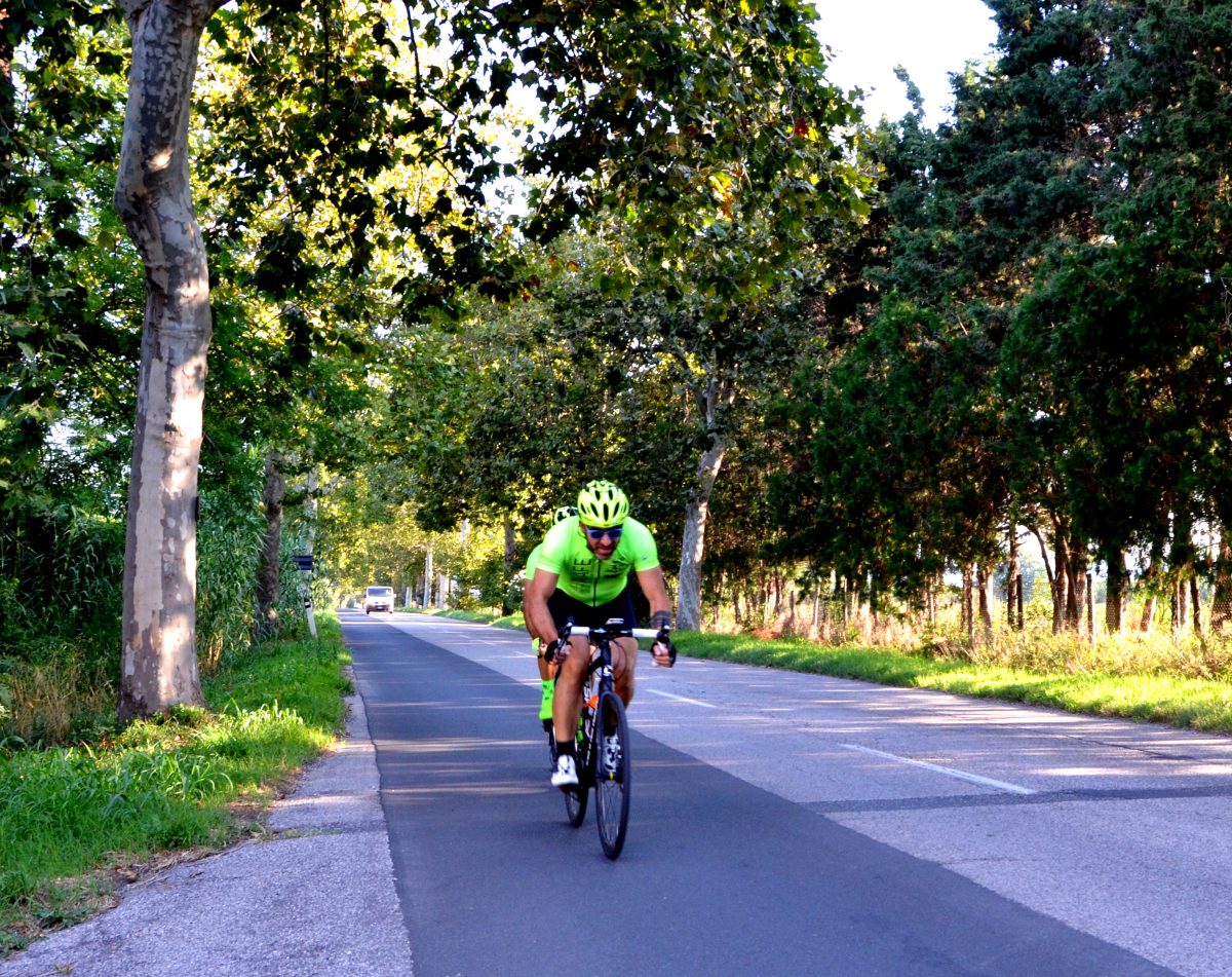 Galleria foto 'Un’impresa sui pedali per sostenere la sigaretta elettronica' - foto 15