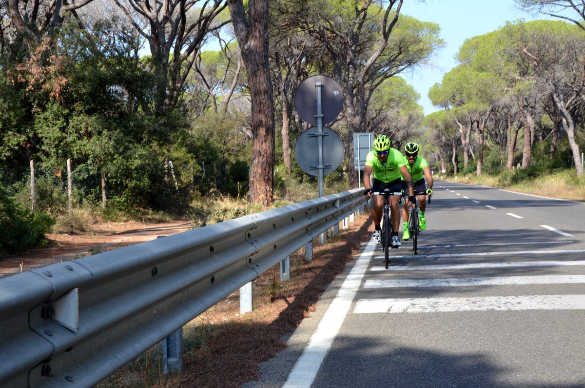Galleria foto 'Un’impresa sui pedali per sostenere la sigaretta elettronica' - foto 25