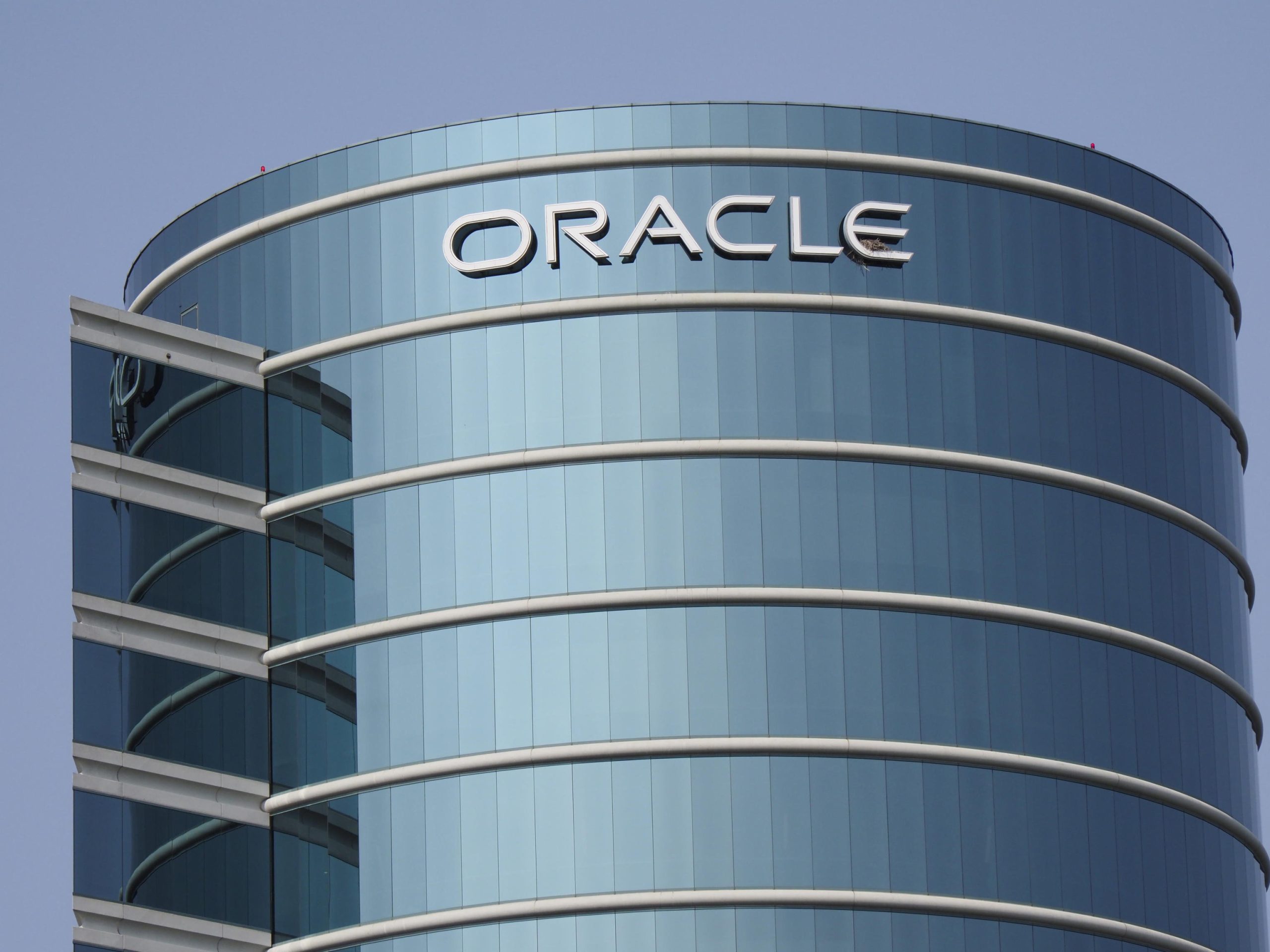 Donald Trump rinvia lo stop a TikTok. Oracle e Walmart nel capitale del social dei video