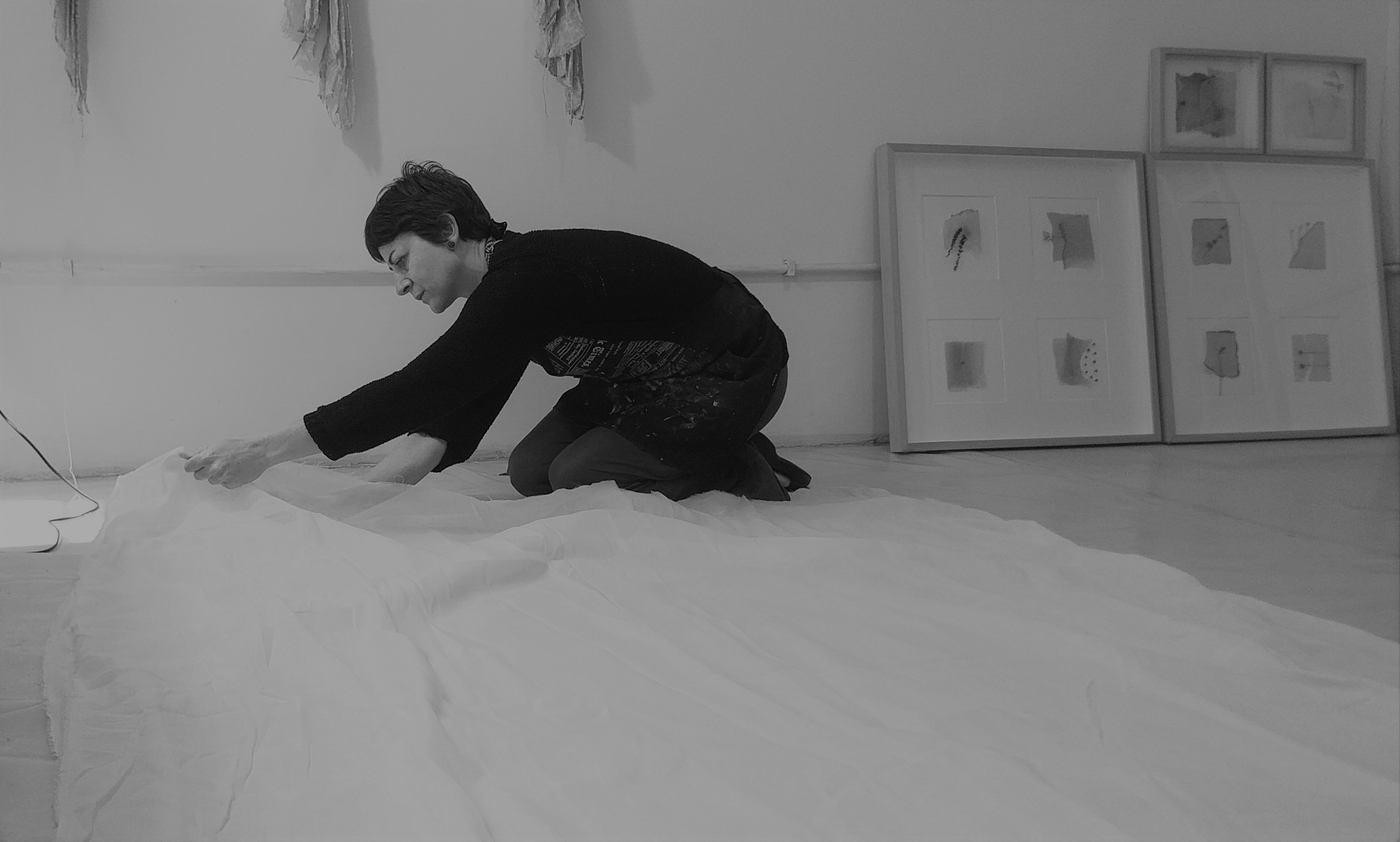 CARTE IN CHIOSTRO Strati d’animo, quando il visitatore diventa artista