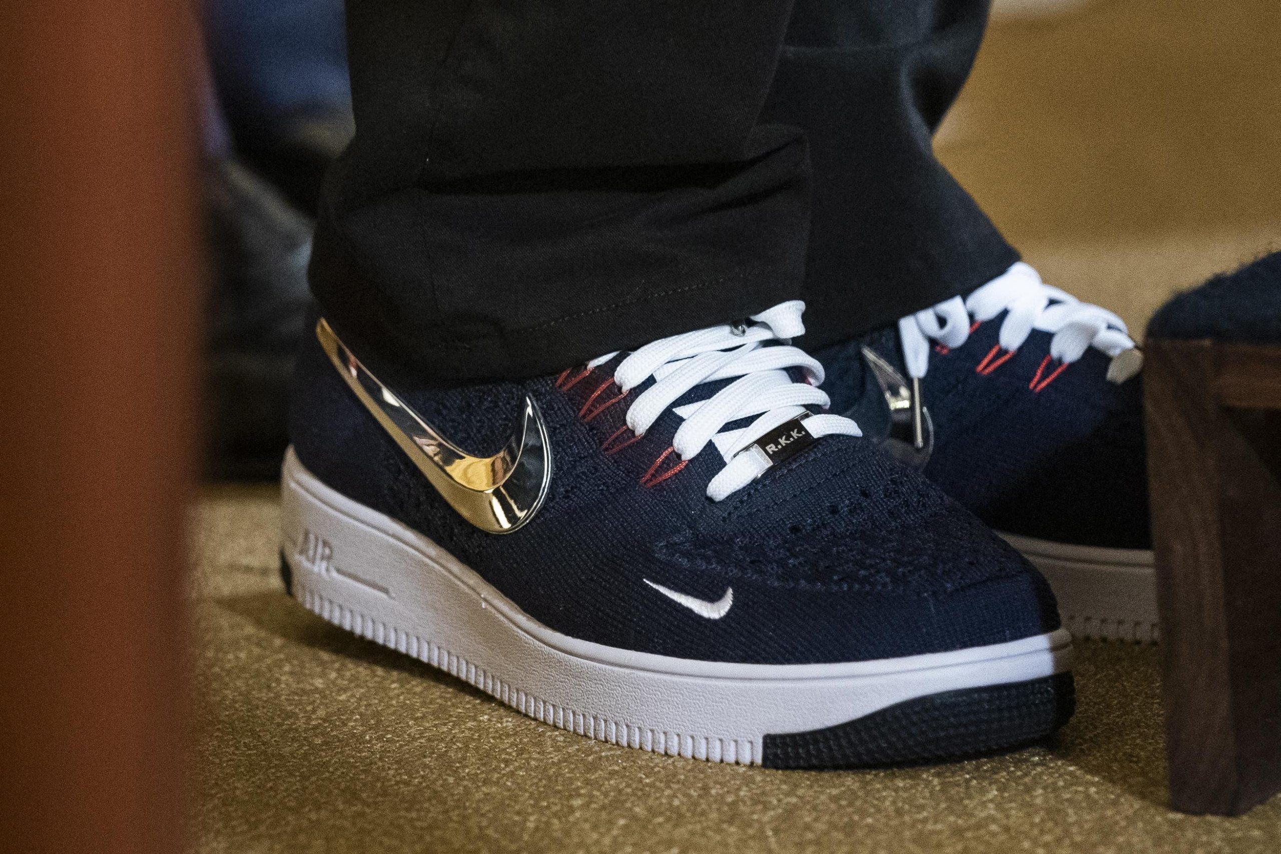 Generazione confort: staremo in sneaker e felpa per sempre? Generazione confort: staremo in sneaker e felpa per sempre?