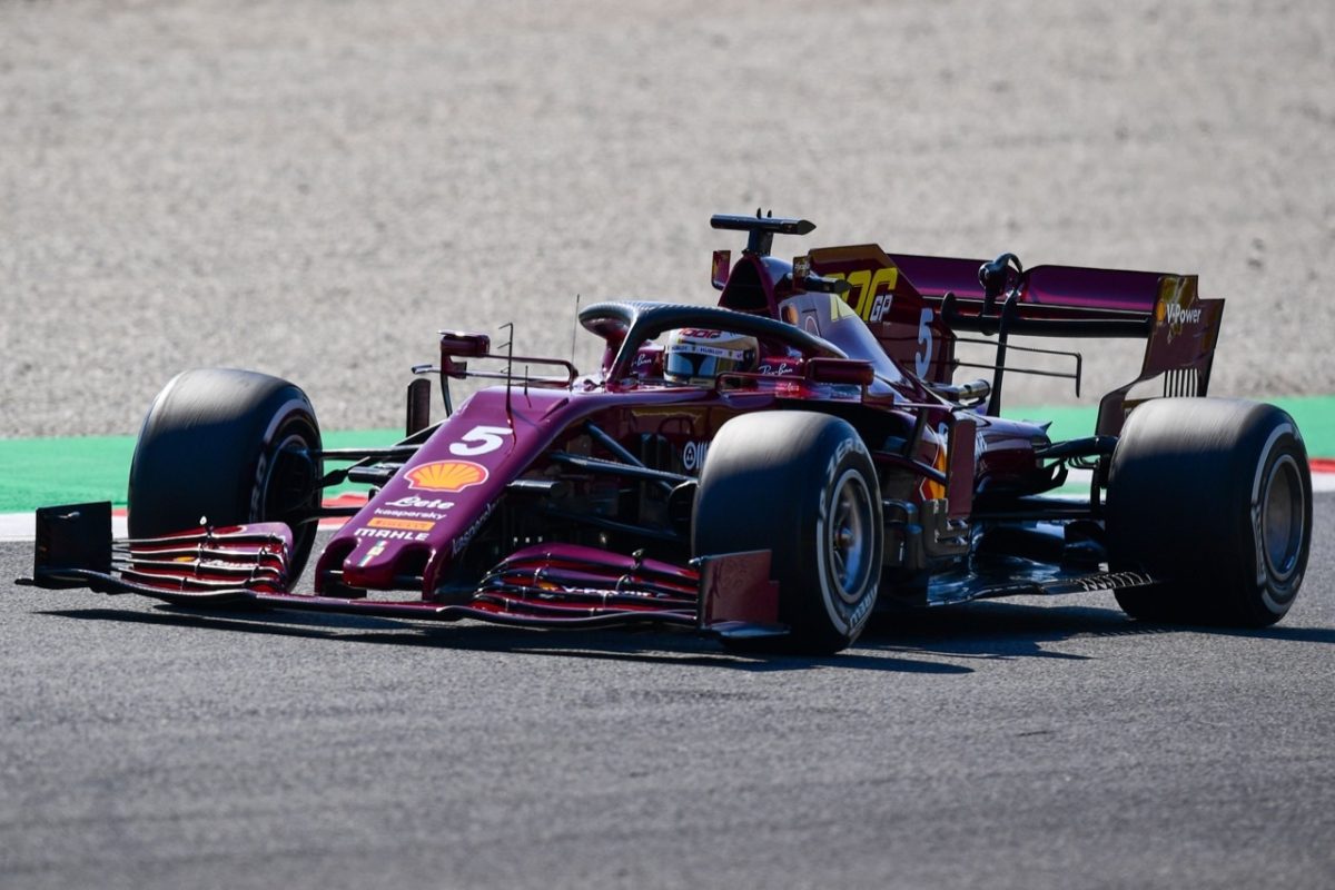 Galleria foto 'Formula 1: le Ferrari si vestono di amaranto al Mugello – FOTO' - foto 2