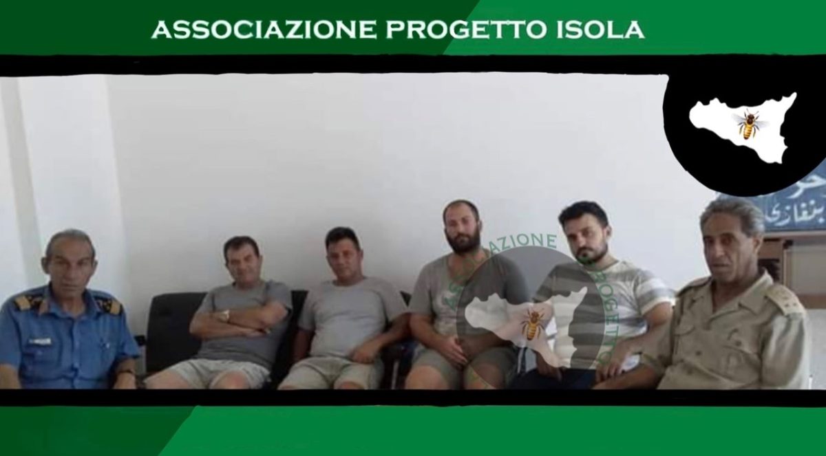 Galleria foto 'Ecco i volti dei nostri pescatori sequestrati in Libia' - foto 7