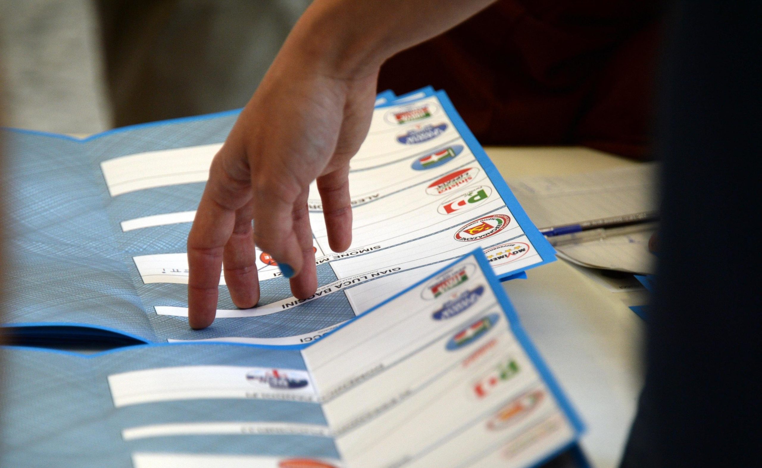 Nella corsa alle regionali la sinistra sorride solo in Campania Nella corsa alle regionali la sinistra sorride solo in Campania