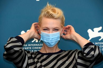 Mostra di Venezia, Cate Blanchett in mascherina: «Un miracolo essere qui»