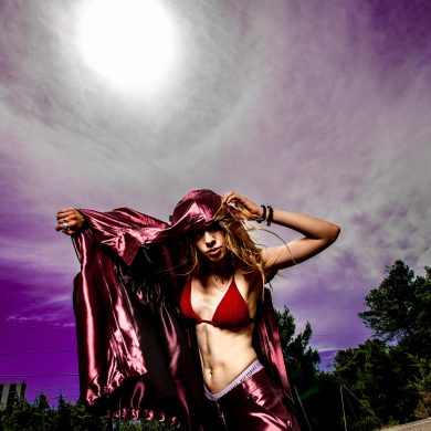 Nahaze: «La mia vita a metà 
tra Billie Eilish e Achille Lauro»