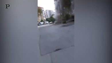 Terremoto a Smirne; un palazzo collassa su se stesso | video