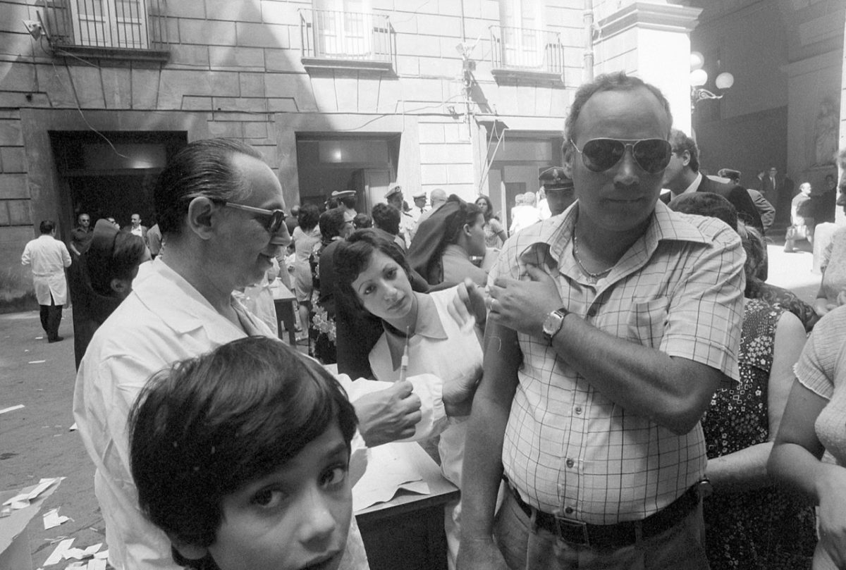 Galleria foto 'Epidemia, morte e tumulti: Napoli e le crisi del colera' - foto 2