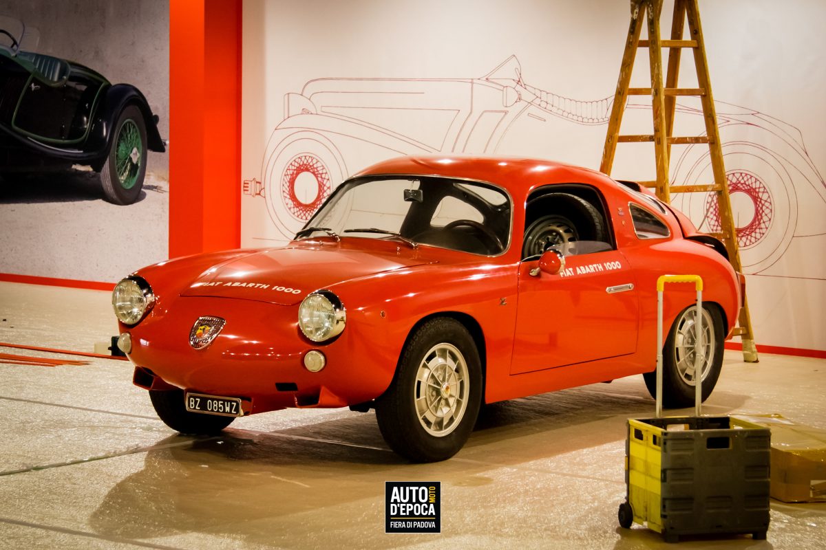 Galleria foto 'Tutti pazzi per le auto d’epoca, per passione e per denaro' - foto 7