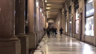 Torino, negozi saccheggiati durante le proteste contro il Dpcm