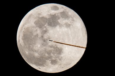 C’è acqua sulla Luna, e ce n’è tanta