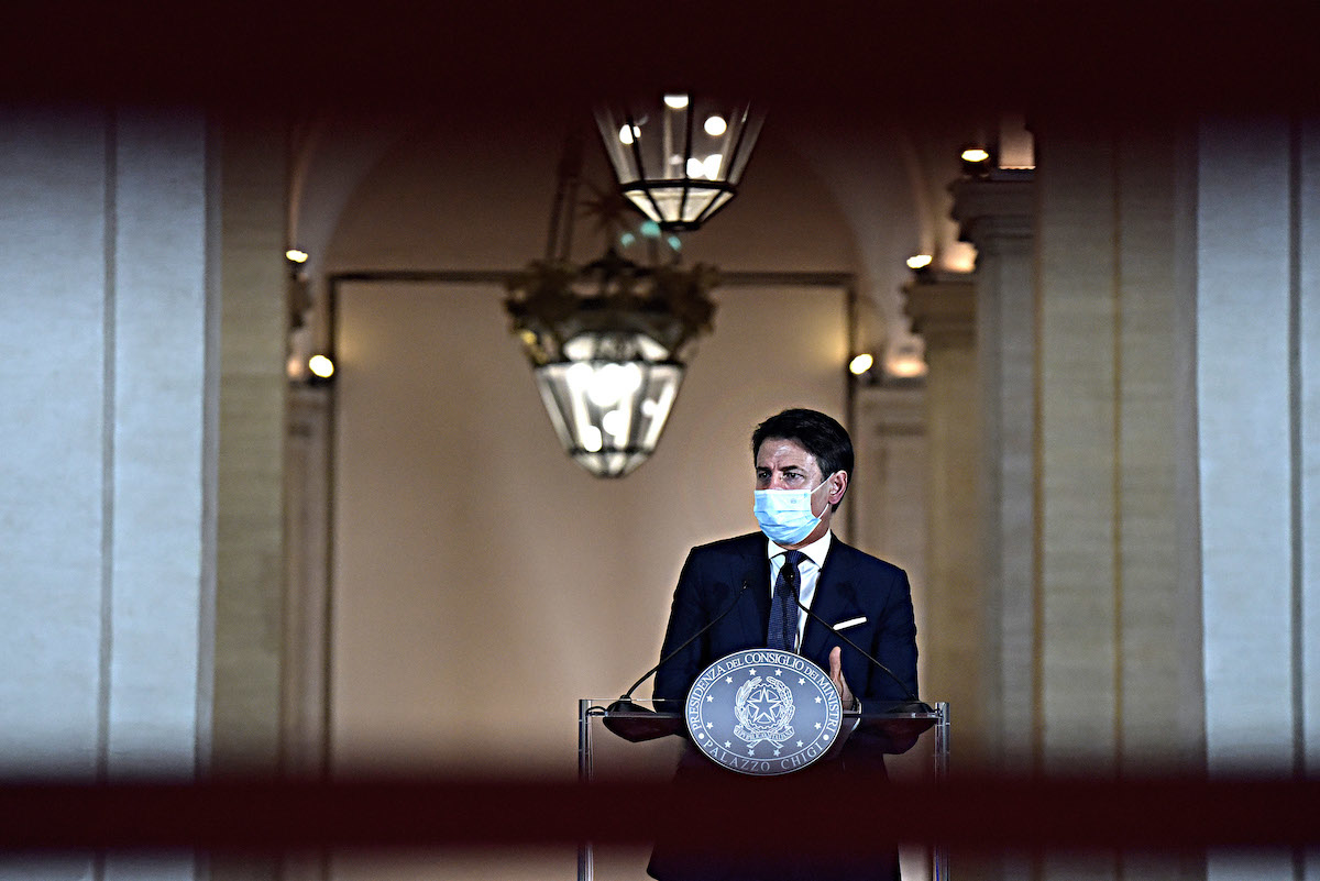 Conte non sa che pesci pigliare, perciò non decide Conte non sa che pesci pigliare, perciò non decide