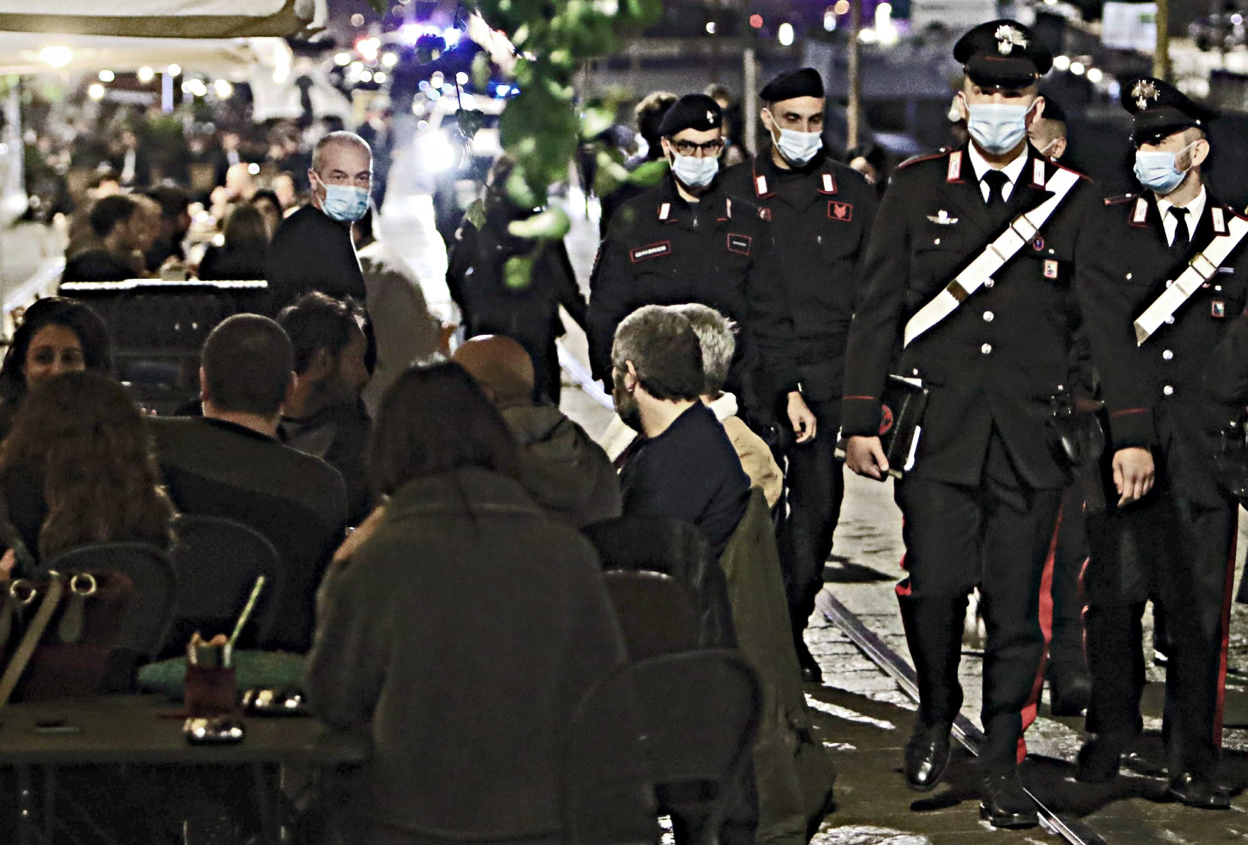 I sindaci contro il governo sul coprifuoco di quartiere. Ma la Lombardia non attende e si blinda