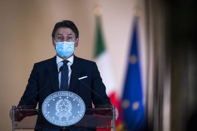 Conte, dopo aver inventato il coprifuoco di quartiere, annuncia il No al Mes