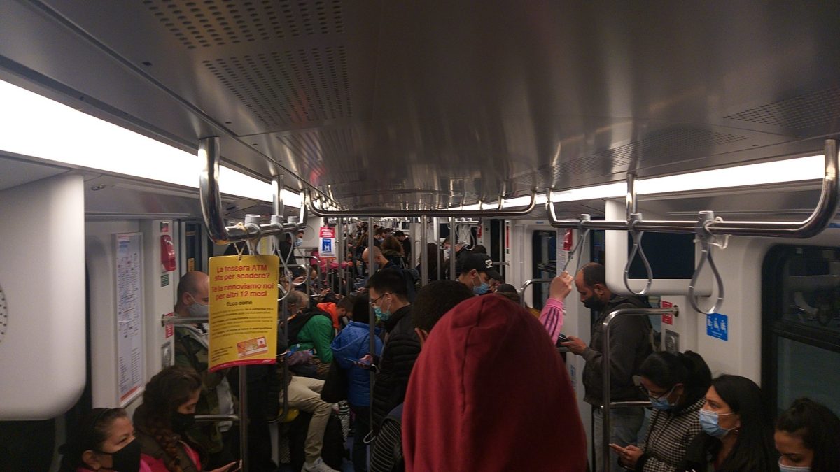 Galleria foto 'La folla in metropolitana a Milano malgrado il Covid' - foto 5