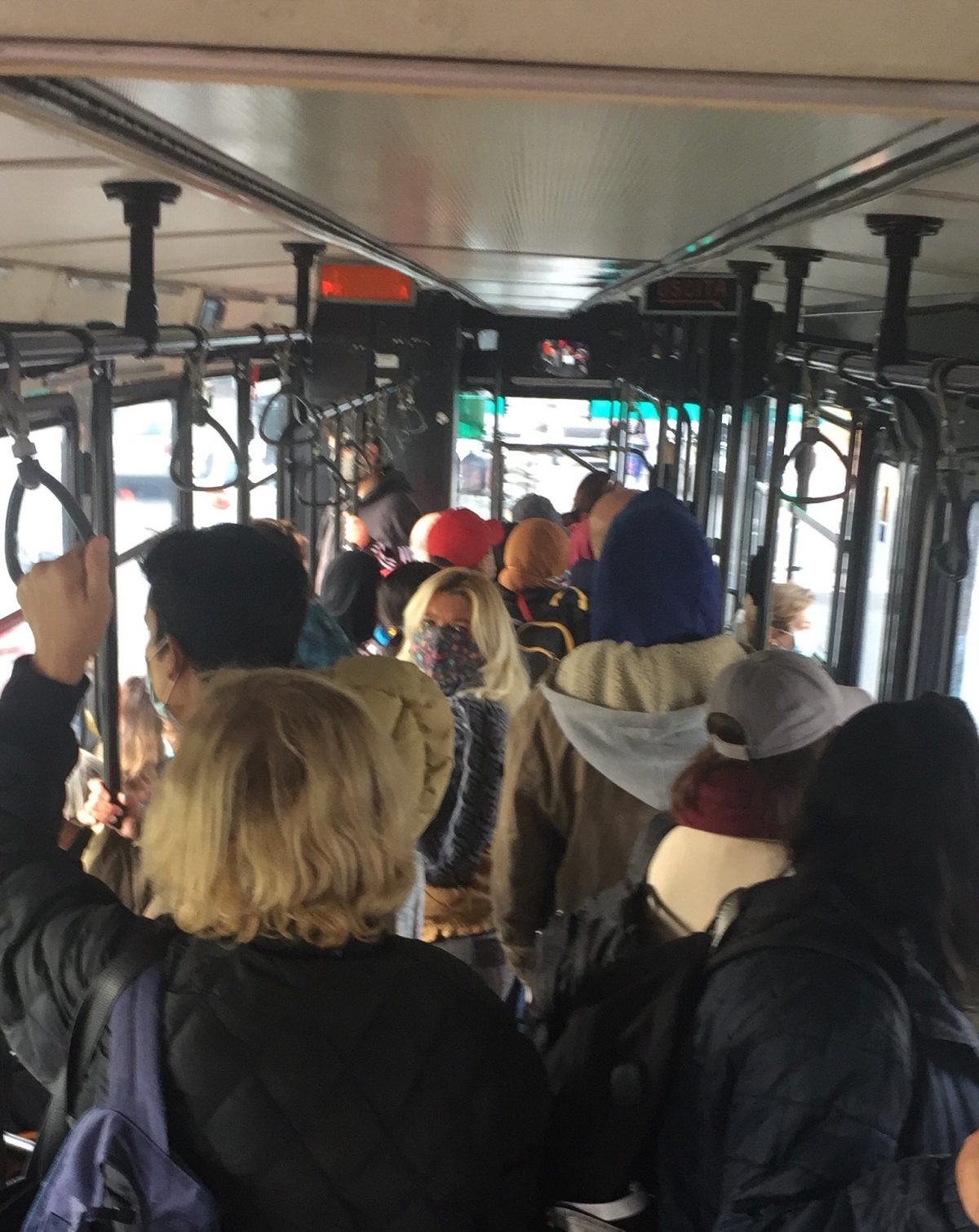 Galleria foto 'La folla in metropolitana a Milano malgrado il Covid' - foto 6