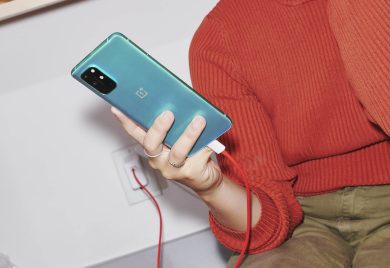 OnePlus 8T: sottile, veloce e si ricarica in soli 39 minuti