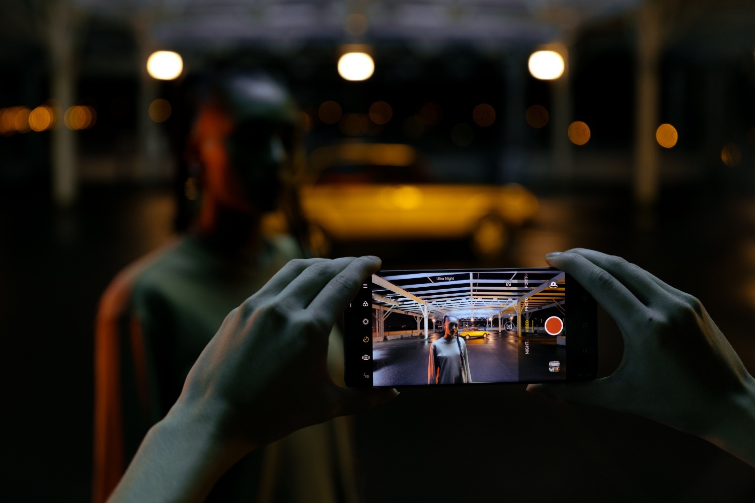 Oppo Reno4 Pro, il telefono che è fulmine e piuma