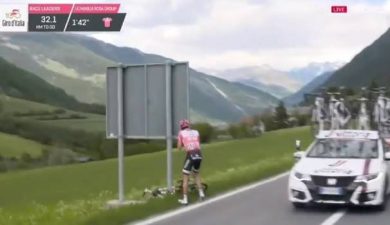 Giro d’Italia, la caduta di Geraint Thomas prima del via | video