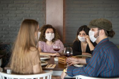 Due italiani su tre vanno meno al ristorante per colpa del Covid
