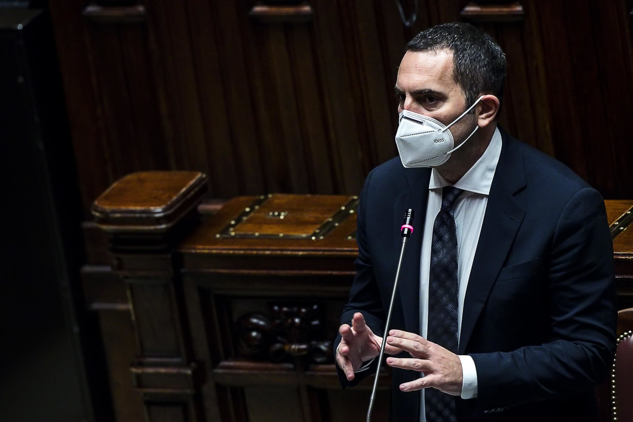 Al via la riforma dimezzata di Spadafora. Meno poltrone e contratti fissi per gli sportivi