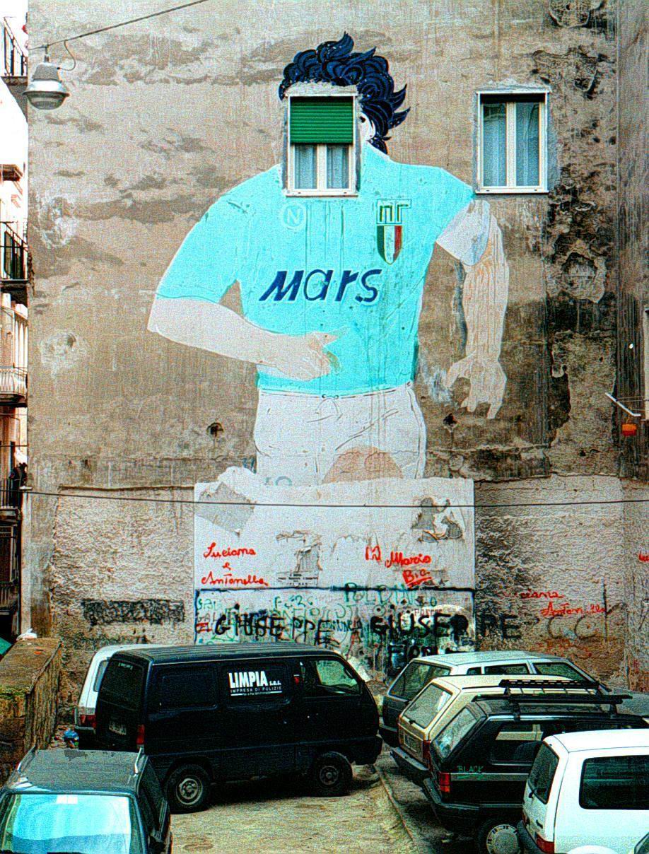 Maradonapoli, come un uomo si è fatto città Maradonapoli, come un uomo si è fatto città