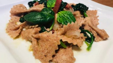 Cuciniamo insieme: farfalline rustiche con pancetta, spinaci e crema di formaggi