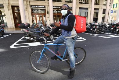 Pericolo: per il contratto rider irrompe il modello spagnolo