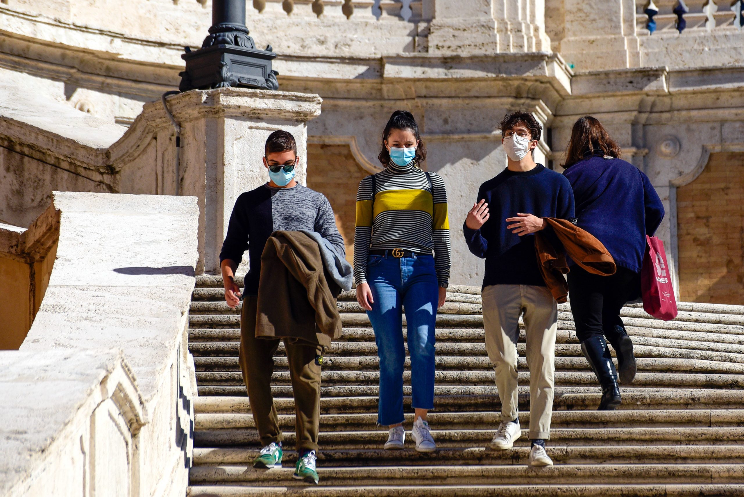 «Siamo al picco, tra 45 giorni potremo tornare ad una situazione di controllo dei contagi»