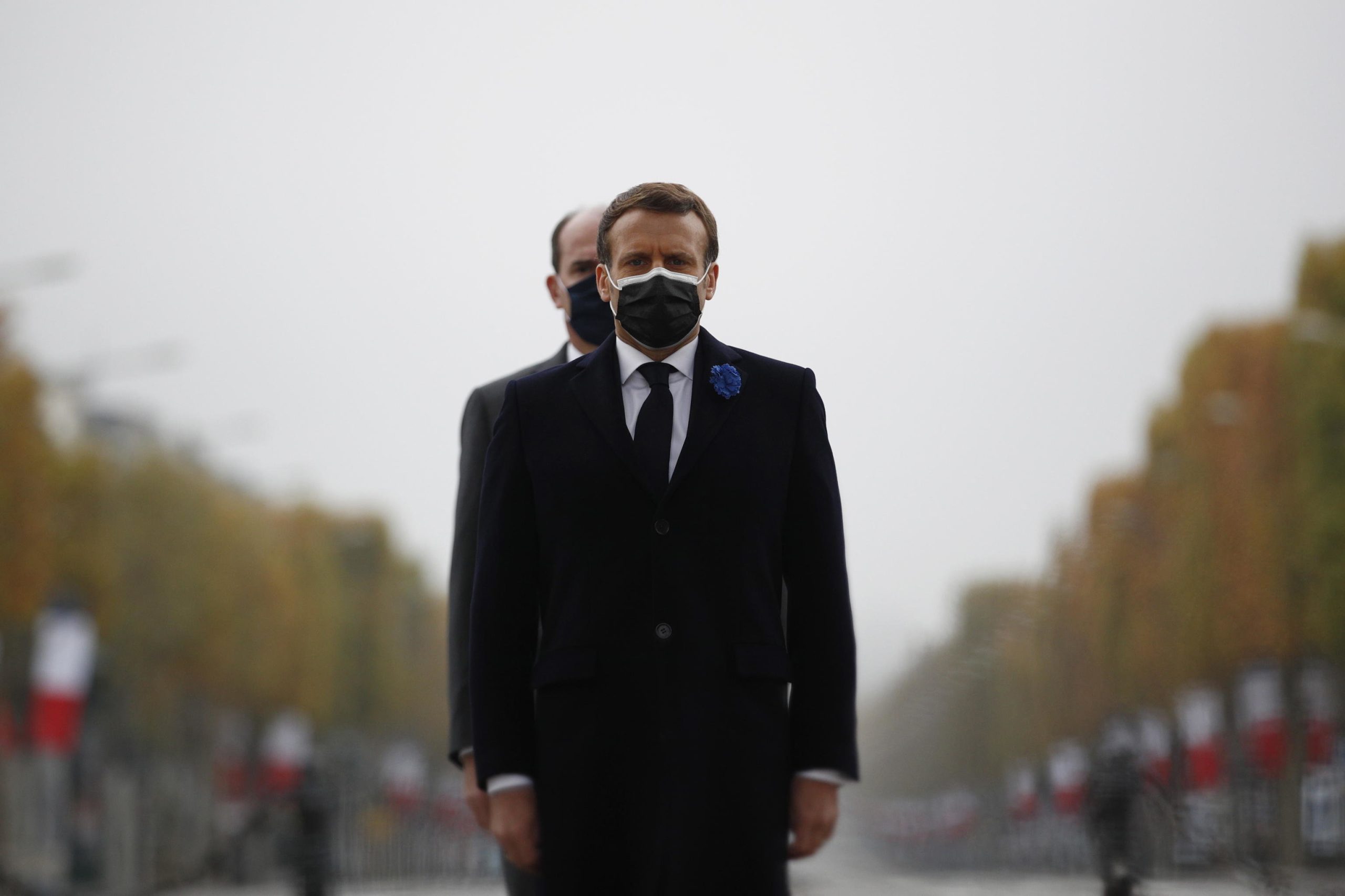 S’affaccia un nuovo Macron: meno socialismo e stop al multiculturalismo