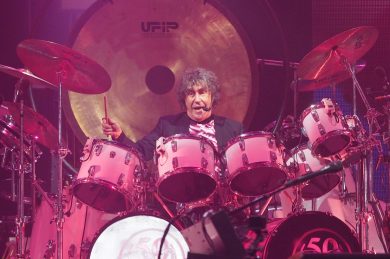 Addio a Stefano D’Orazio. Il ricordo dei Pooh: «Abbiamo perso un fratello»